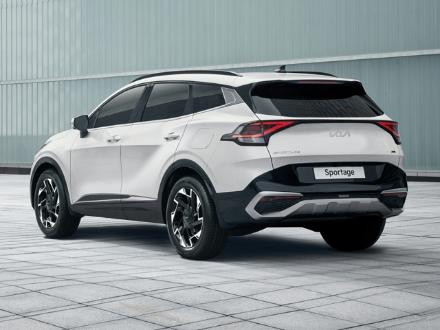 Profile view of a white 2023 Kia Sportage. | Kia dealer in Sherwood, AR | Crain Kia of Sherwood