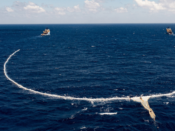 Ocean Cleanup's machine's capturing plastic