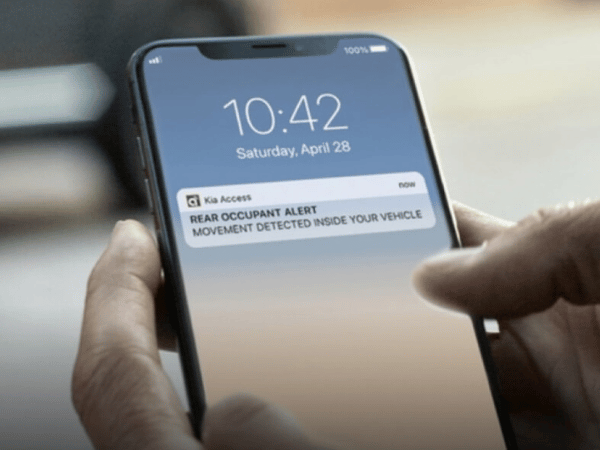 Smartphone Kia Connect Rear Occupant Alert