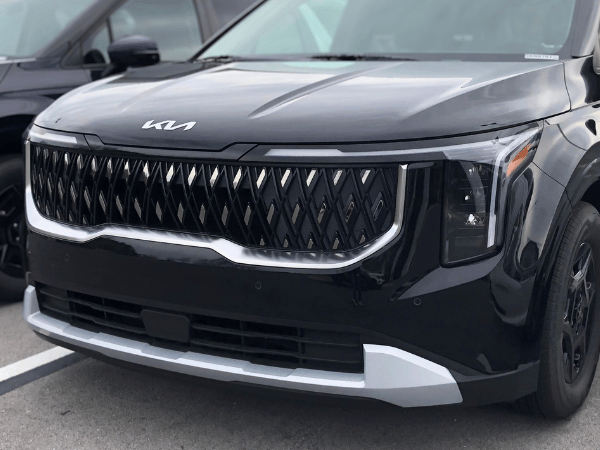 Black Carnival Hybrid Minivan at Crain Kia of Sherwood