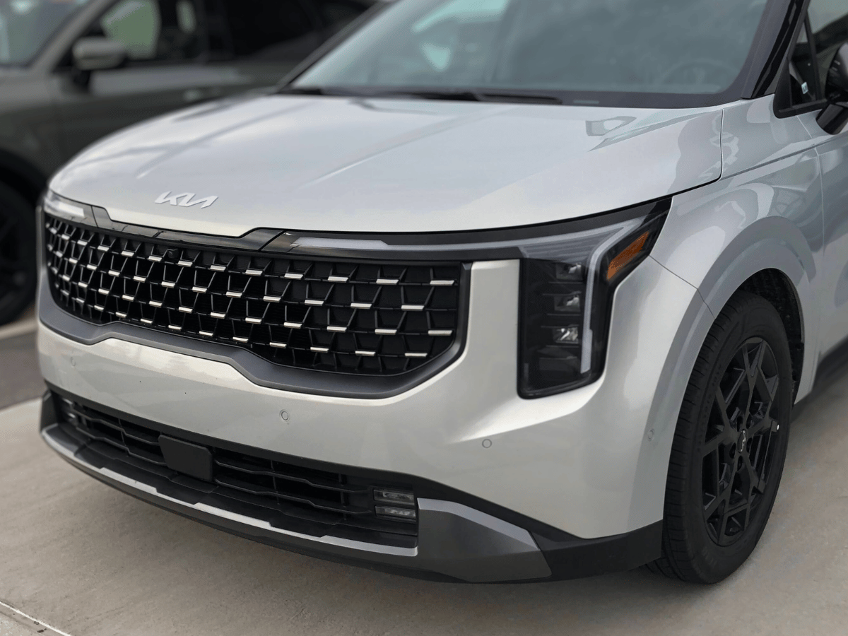 New Silver Kia Carnival Hybrid in Sherwood, AR