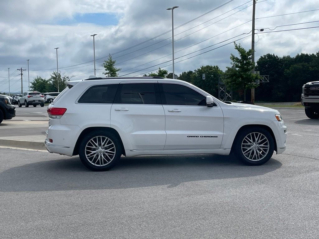 2017 Jeep Grand Cherokee Summit - REAR ENTERTAINMENT / PANORAMIC SUNROOF