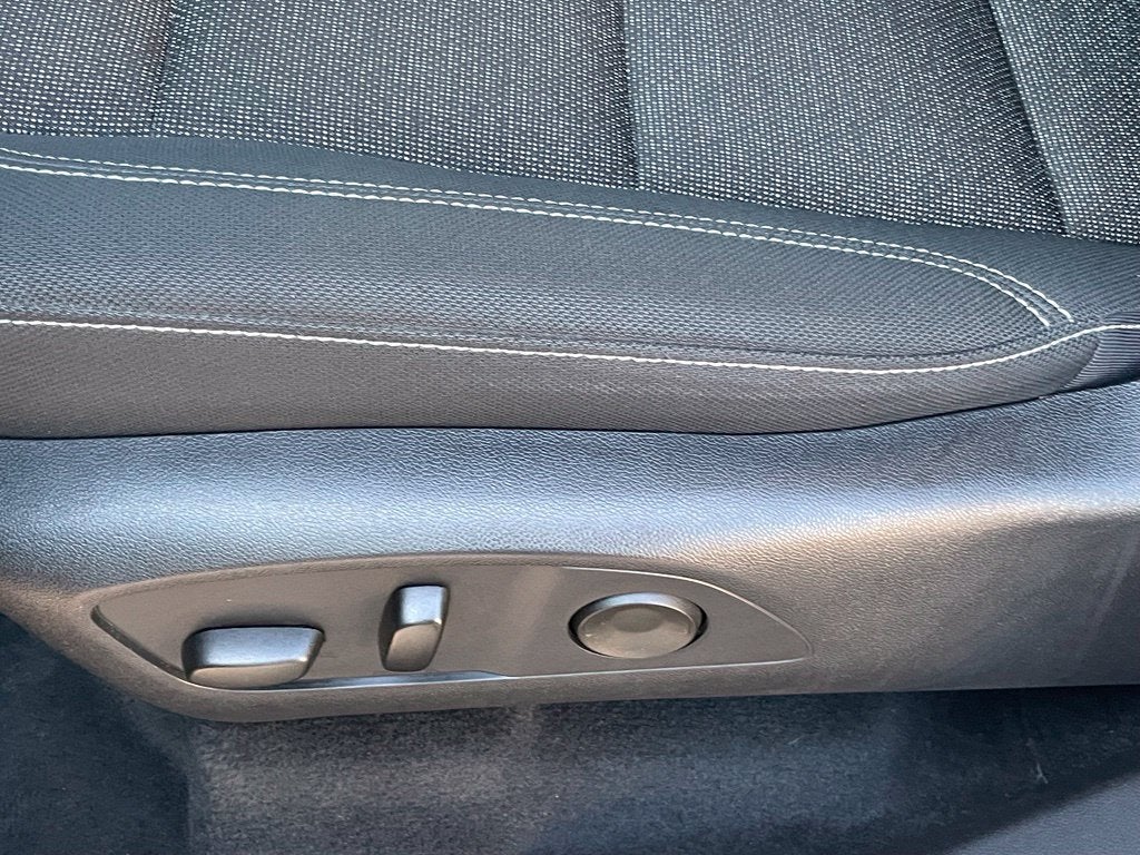 2025 Chevrolet Traverse LT - NAVIGATION / 27 MPG