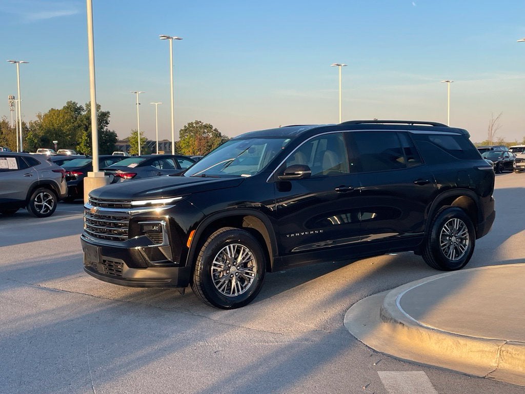 2025 Chevrolet Traverse LT - NAVIGATION / 27 MPG