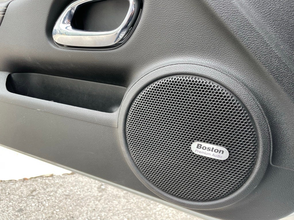 2011 Chevrolet Camaro SS 2SS - LOW MILEAGE / SUNROOF