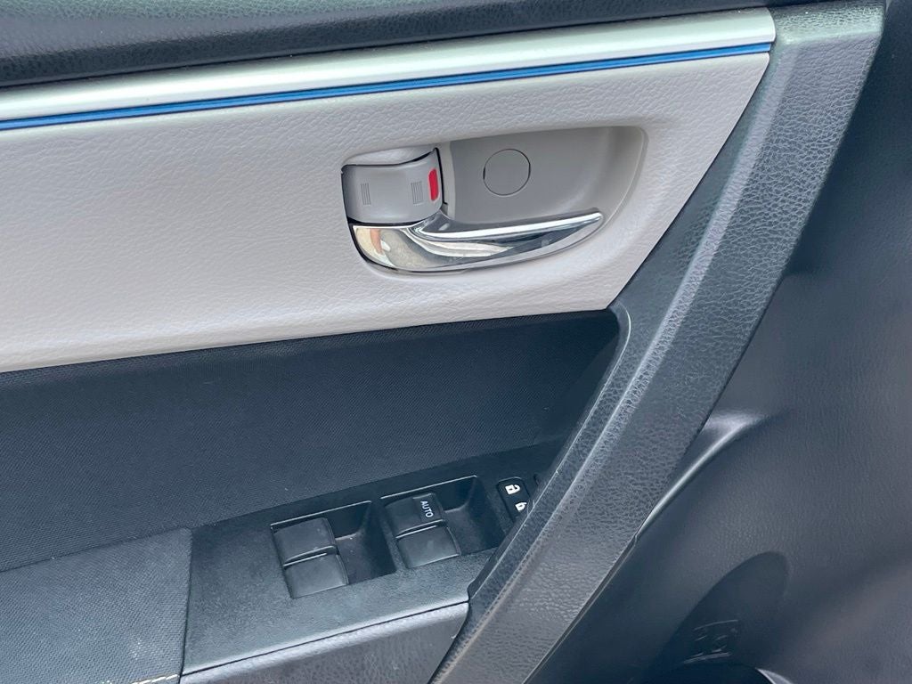 2016 Toyota Corolla LE - 38 MPG / KEYLESS ENTRY