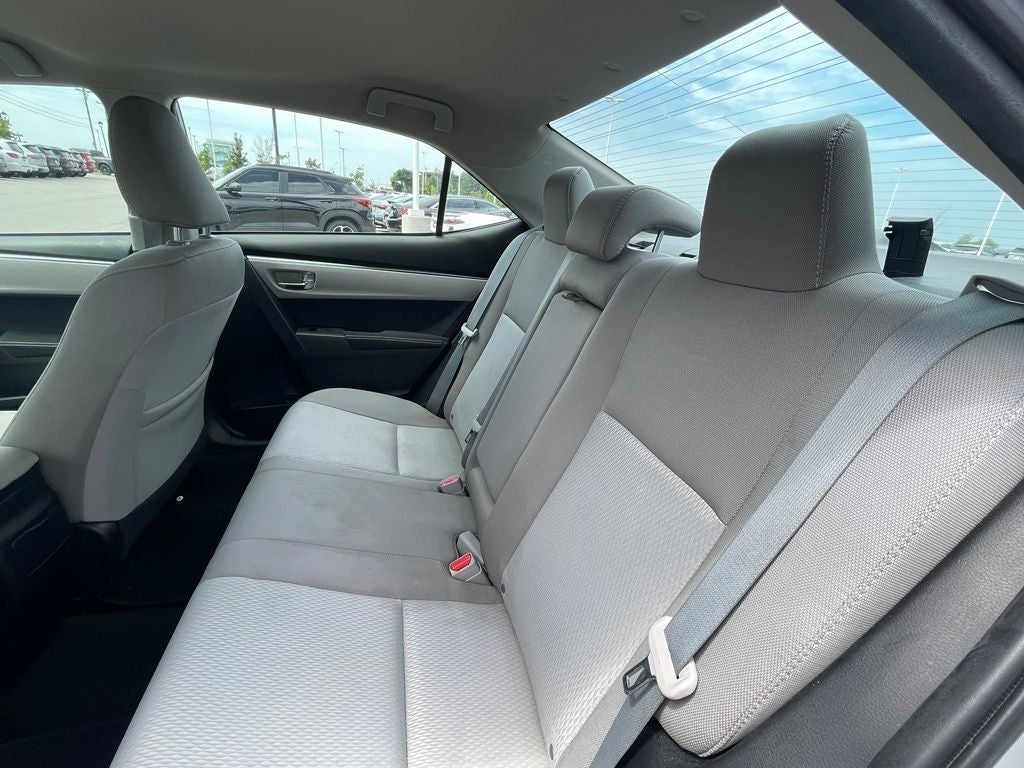 2016 Toyota Corolla LE - 38 MPG / KEYLESS ENTRY