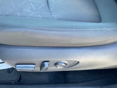 2024 Toyota RAV4 XLE - WIRELESS CARPLAY / BLIND SPOT MONITOR