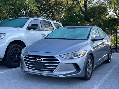 2017 Hyundai Elantra SE - 38 MPG / CRUISE CONTROL