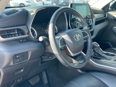 2022 Toyota Highlander XLE - POWER MOONROOF / APPLE CARPLY