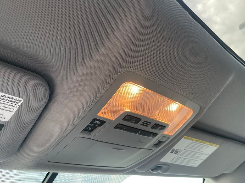 2015 Toyota Highlander XLE V6 - POWER MOONROOF / NAVIGATION