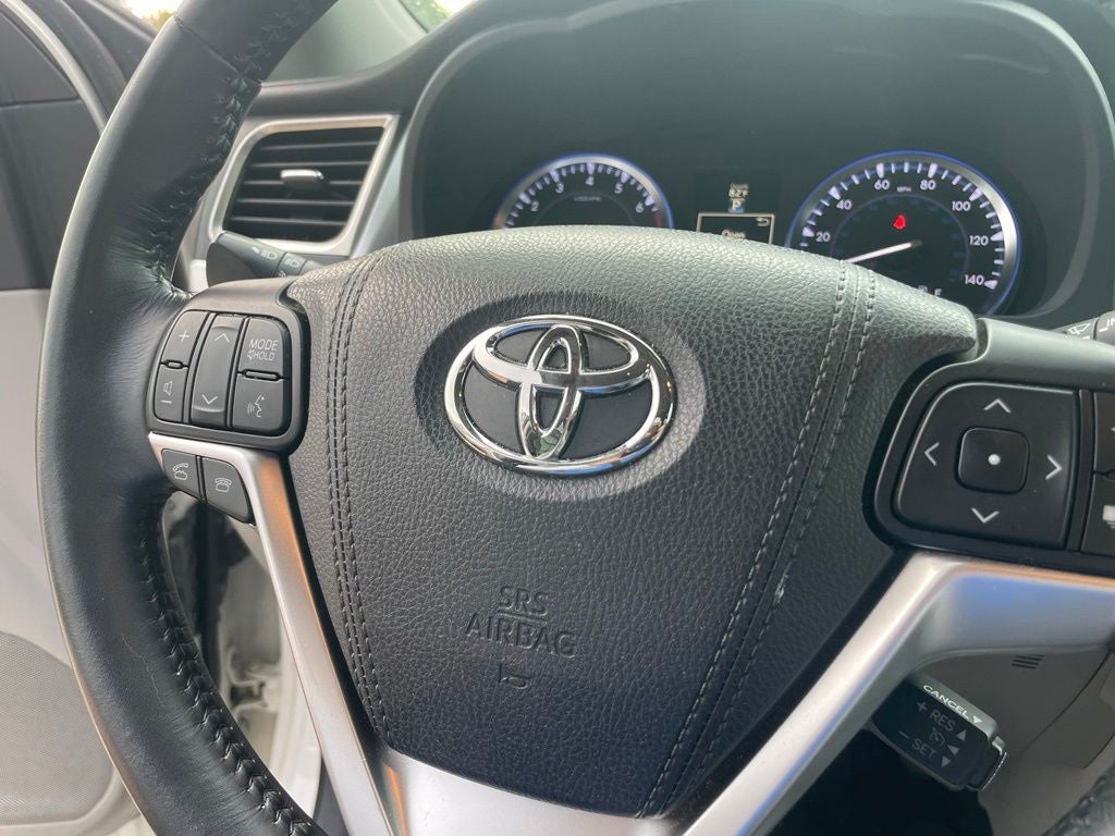 2015 Toyota Highlander XLE V6 - POWER MOONROOF / NAVIGATION