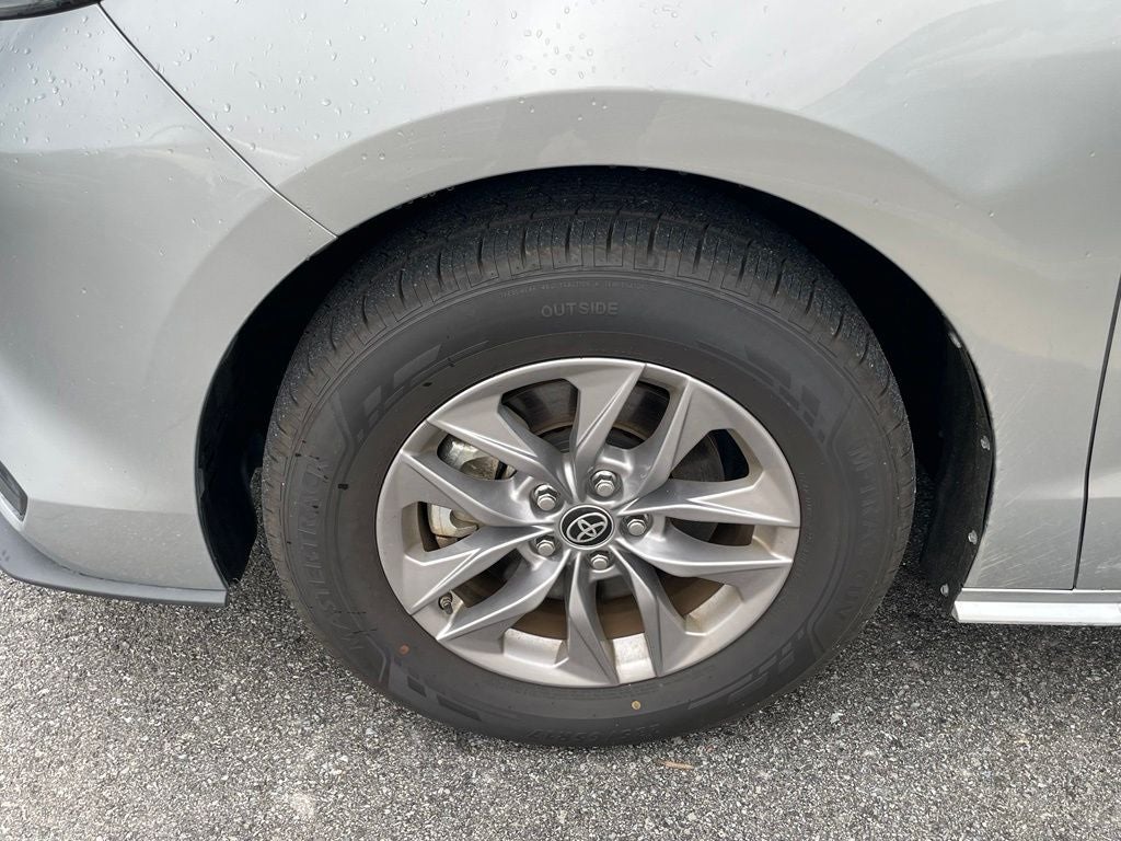 2025 Toyota Sienna LE 8 Passenger - 36 MPG / WIRELESS CARPLAY