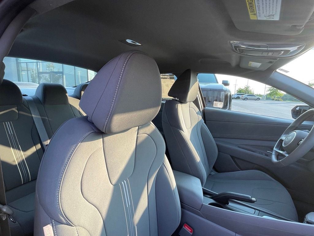 2025 Hyundai Elantra SEL Sport - 39 MPG / APPLE CARPLAY