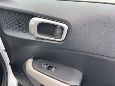2025 Hyundai Venue SEL - POWER MOONROOF / APPLE CARPLAY