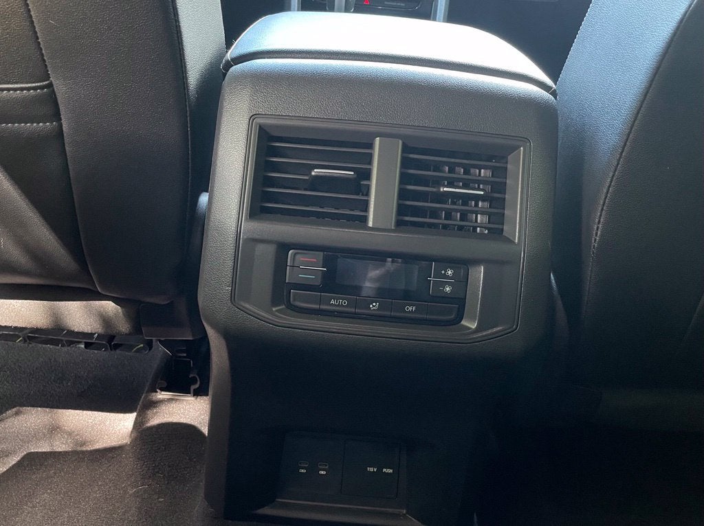 2023 Volkswagen Atlas 2.0T SE w/Technology Clean CarFax, One Owner, Third Row Seat