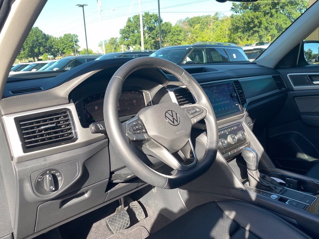2023 Volkswagen Atlas 2.0T SE w/Technology Clean CarFax, One Owner, Third Row Seat