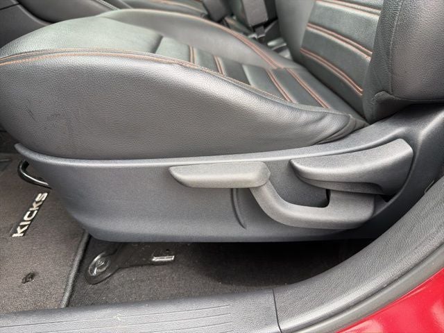 2019 Nissan Kicks SR