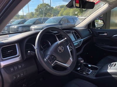 2019 Toyota Highlander Limited Platinum Third Row, Leather, Clean CarFax, One Owner, Low M