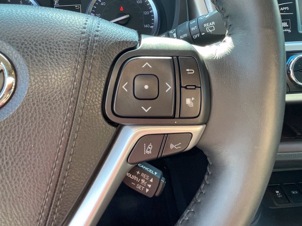 2019 Toyota Highlander Limited Platinum Third Row, Leather, Clean CarFax, One Owner, Low M