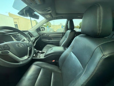 2019 Toyota Highlander Limited Platinum Third Row, Leather, Clean CarFax, One Owner, Low M