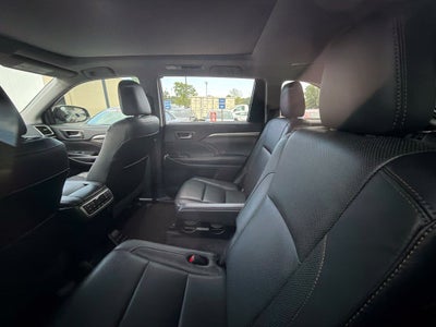2019 Toyota Highlander Limited Platinum Third Row, Leather, Clean CarFax, One Owner, Low M