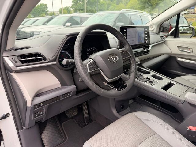 2023 Toyota Sienna Limited 7 Passenger