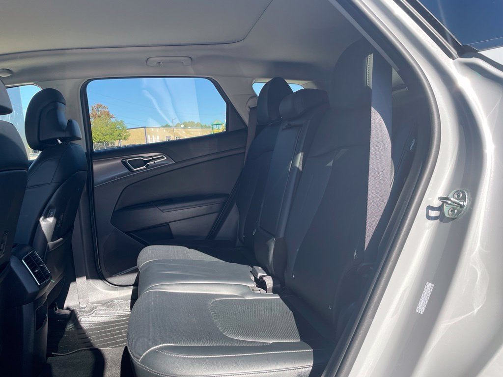 2025 Kia Sportage SX Pano Roof, Leather, One Owner