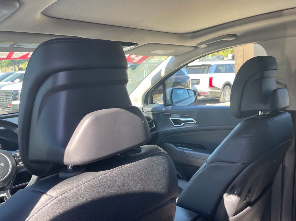 2025 Kia Sportage SX Pano Roof, Leather, One Owner