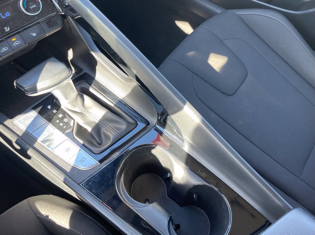 2025 Hyundai Elantra SEL Convenience Moonroof, One Owner