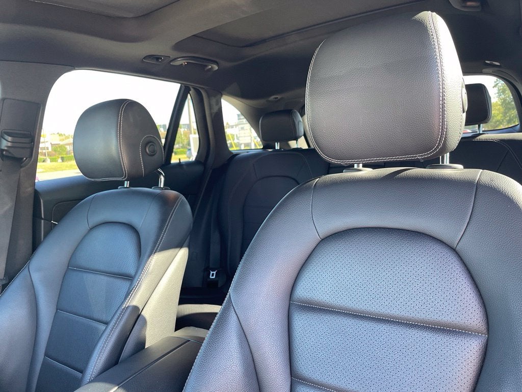 2020 Mercedes-Benz GLC GLC 300 Pano Roof, Leather, Low Miles, One Owner