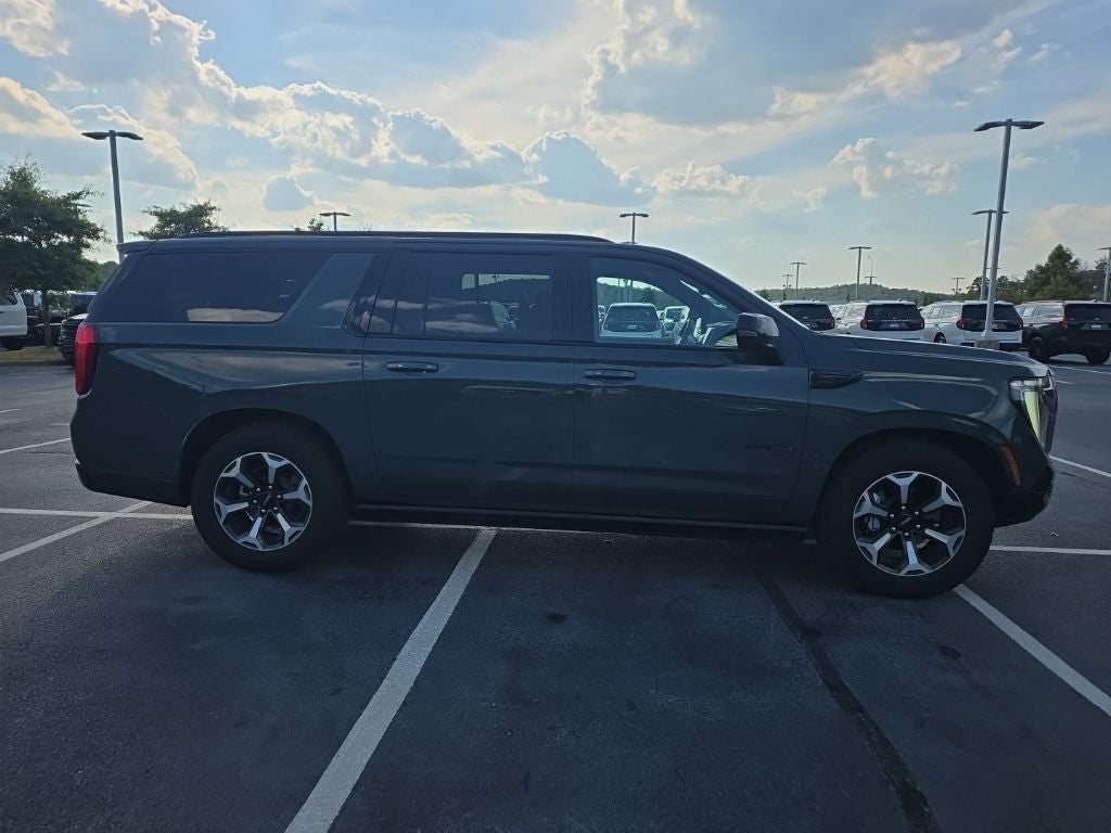 2026 GMC Yukon XL AT4 Ultimate AT4 Black Appearance-Night Vision