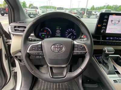 2021 Toyota Sienna XLE 8 Passenger