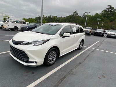 2021 Toyota Sienna XLE 8 Passenger
