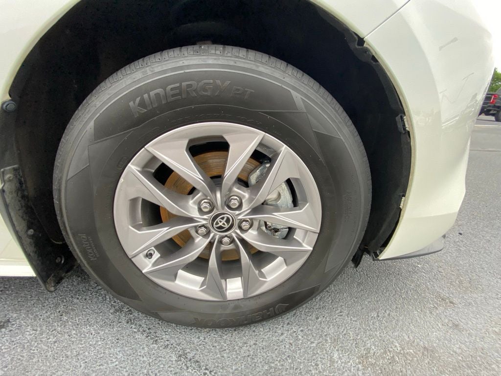 2021 Toyota Sienna XLE 8 Passenger