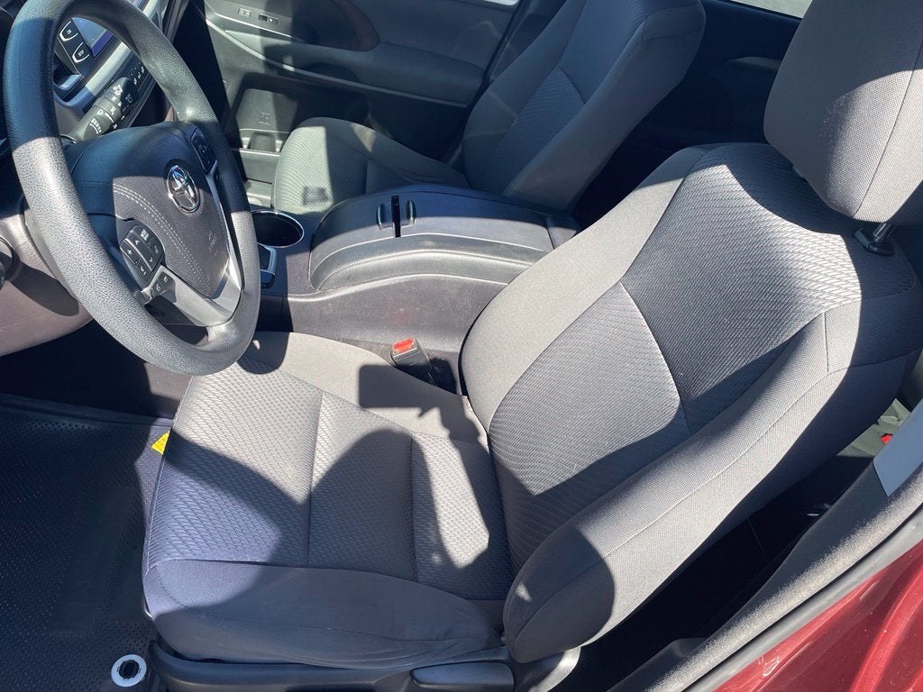 2016 Toyota Highlander LE V6