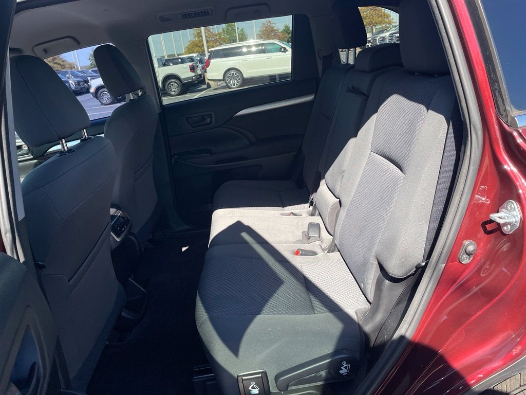 2016 Toyota Highlander LE V6