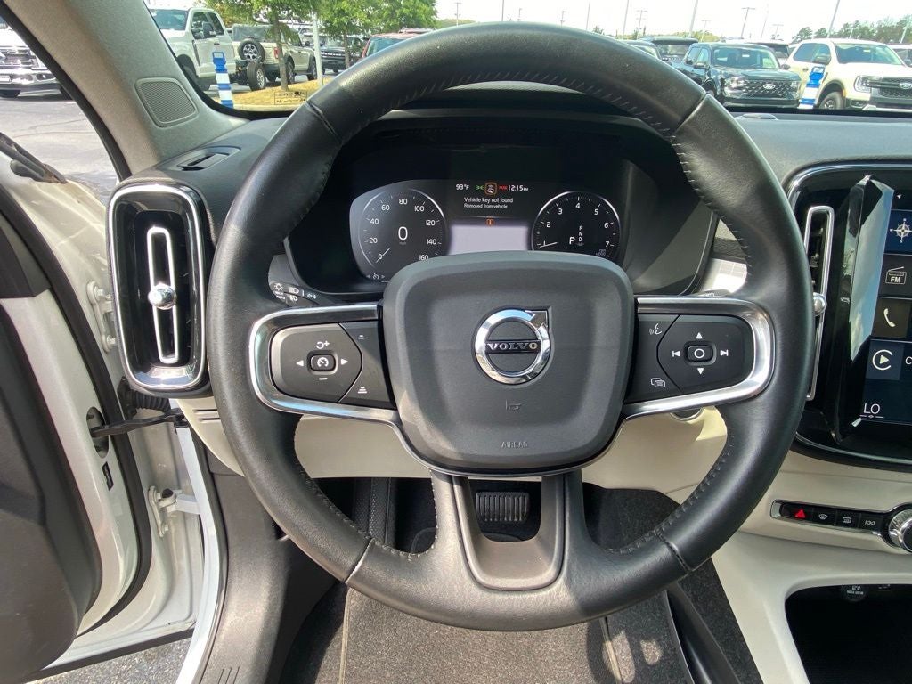 2021 Volvo XC40 Momentum