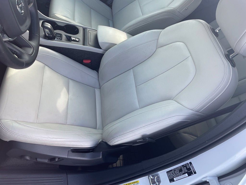 2021 Volvo XC40 Momentum