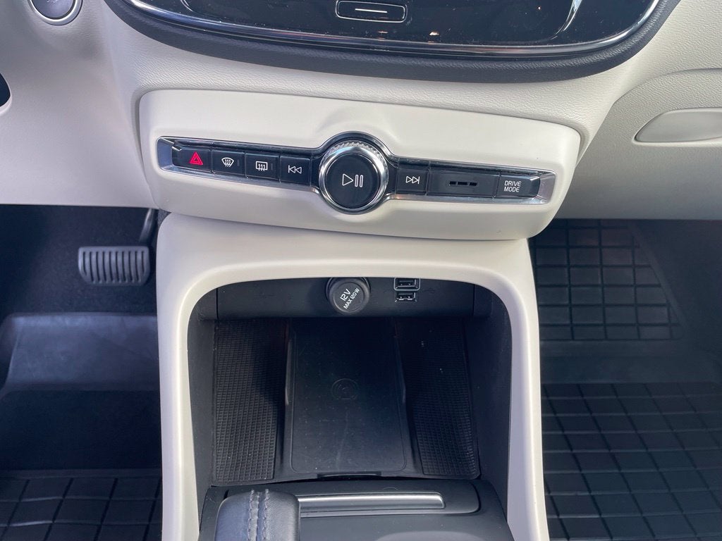 2021 Volvo XC40 Momentum