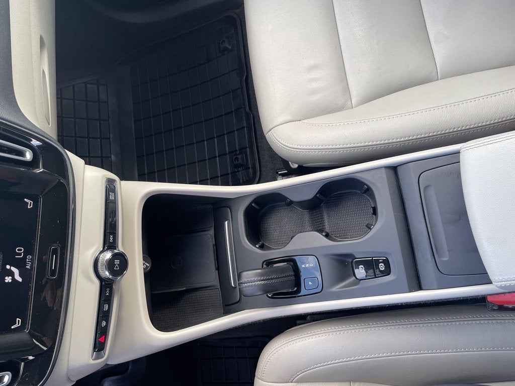 2021 Volvo XC40 Momentum