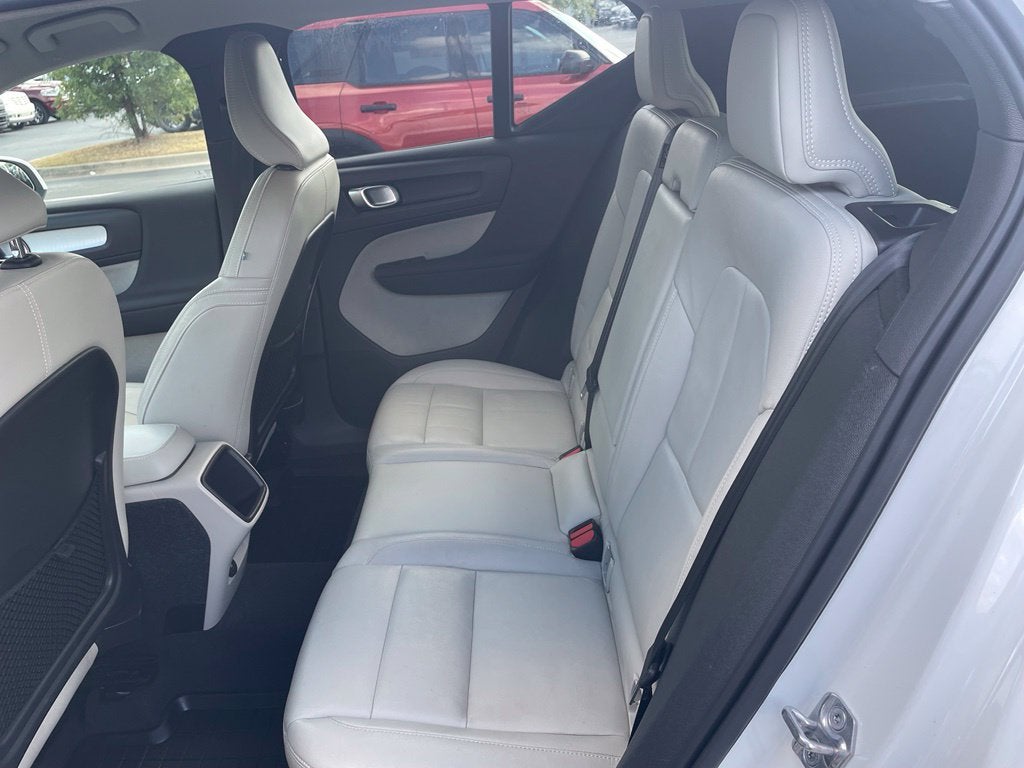 2021 Volvo XC40 Momentum