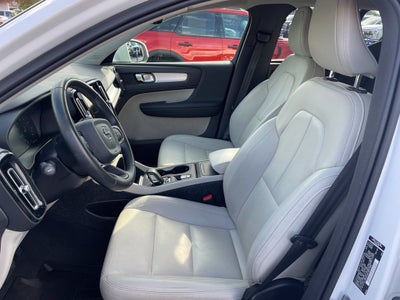2021 Volvo XC40 Momentum