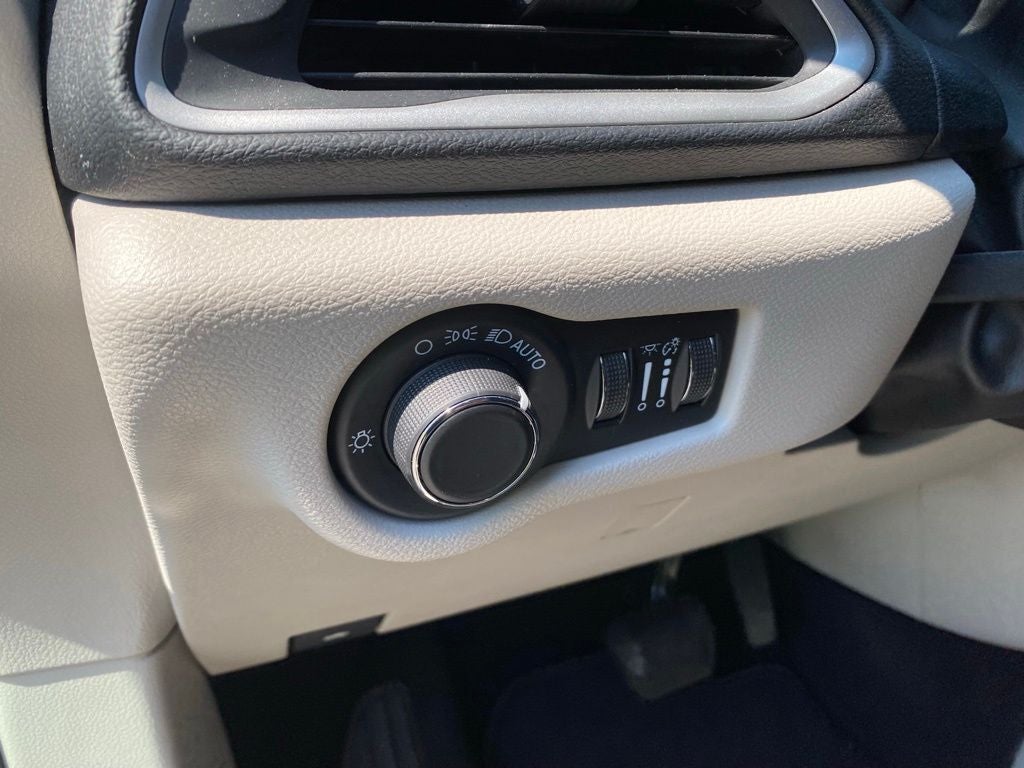 2020 Chrysler Voyager LX