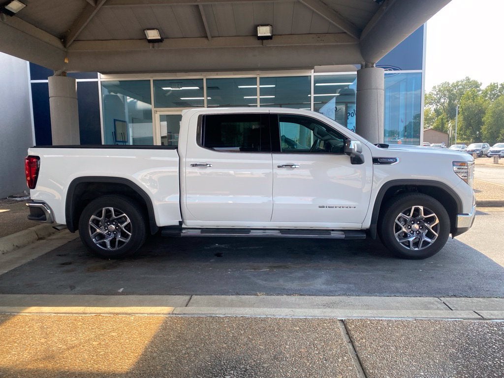 2025 GMC Sierra 1500 SLT - 2WD - LOW MILES - CLEAN CARFAX