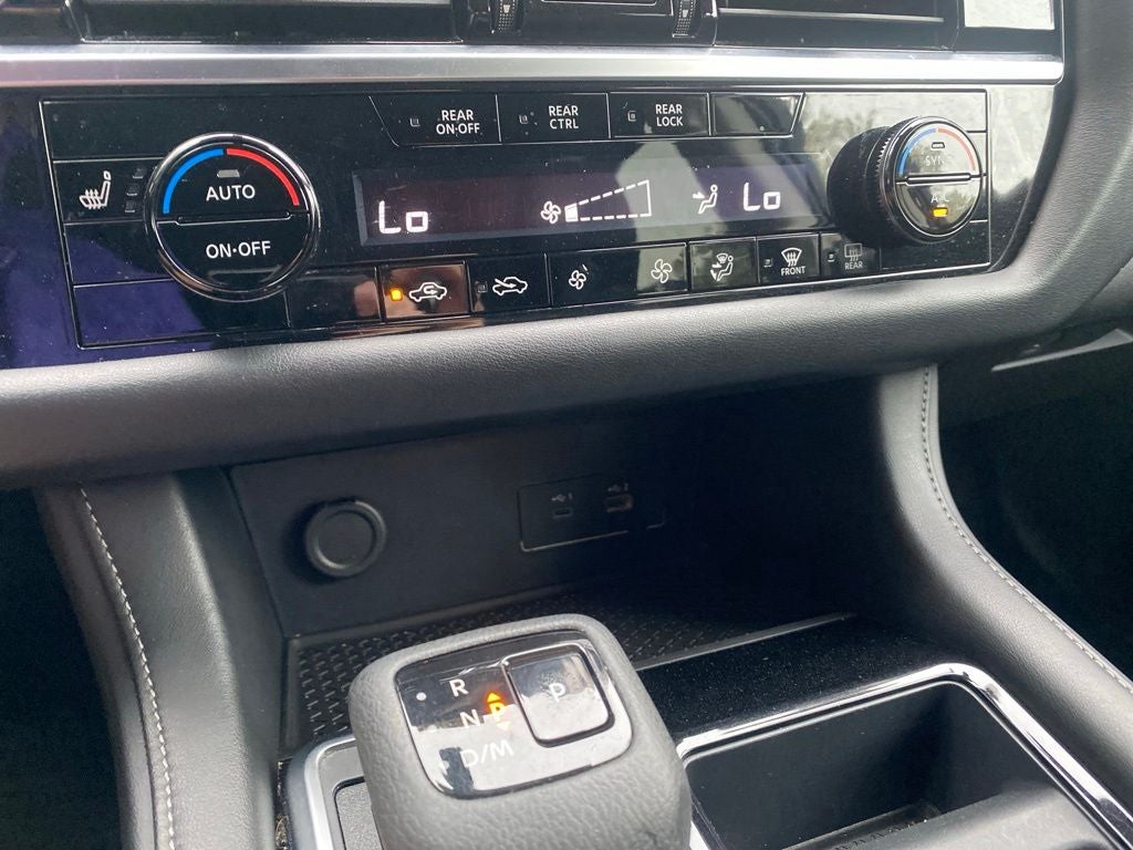 2025 Nissan Pathfinder SV