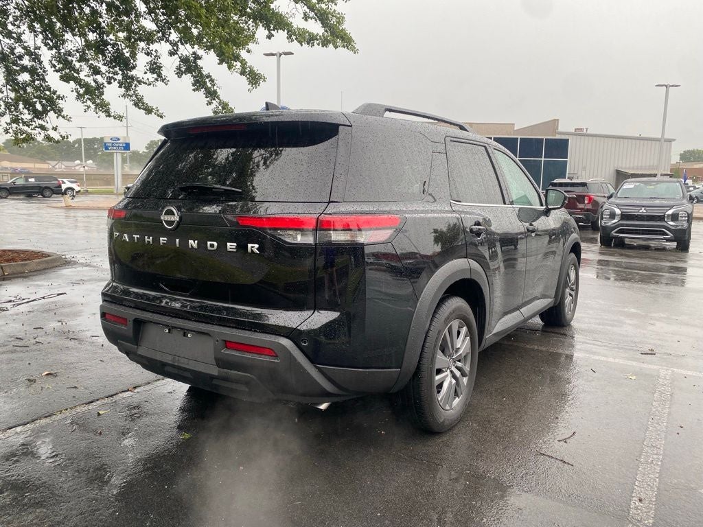 2025 Nissan Pathfinder SV