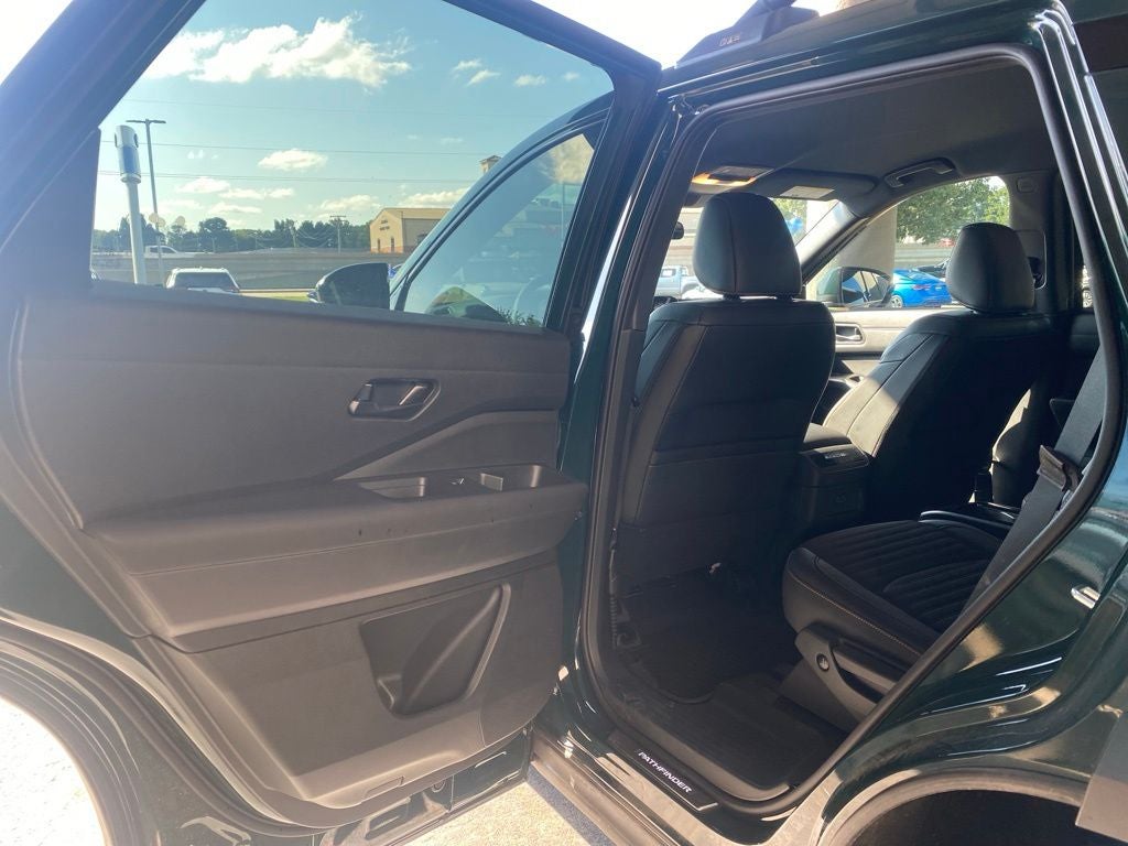 2025 Nissan Pathfinder Rock Creek - 4WD - CLEAN CARFAX ONE OWNER