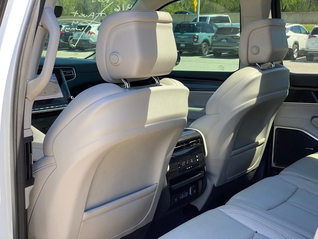 2024 Jeep Wagoneer Base