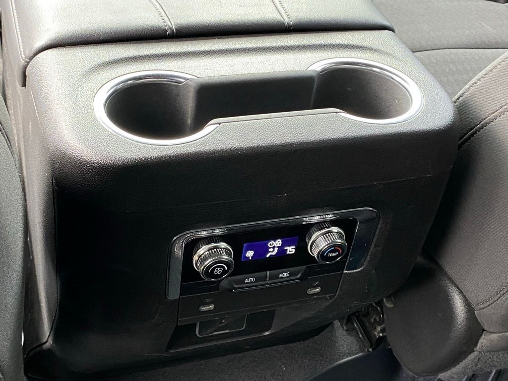2023 GMC Yukon SLE